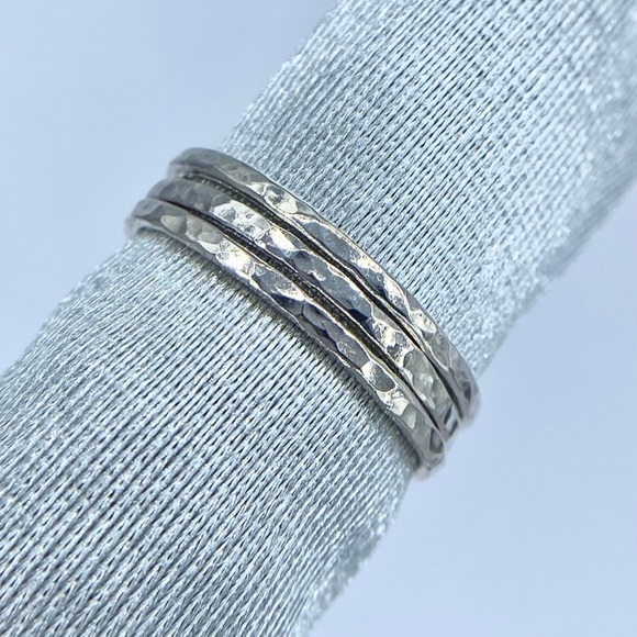 Set of 3 Sterling silver textured ring bands, dainty everyday rings, 1.2mm rings - Picture 3 of 4